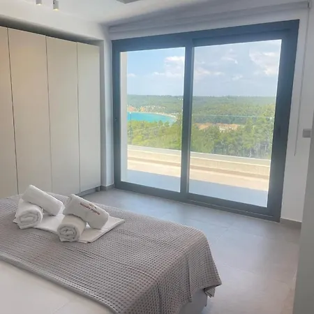 Villa Hill Retreat *