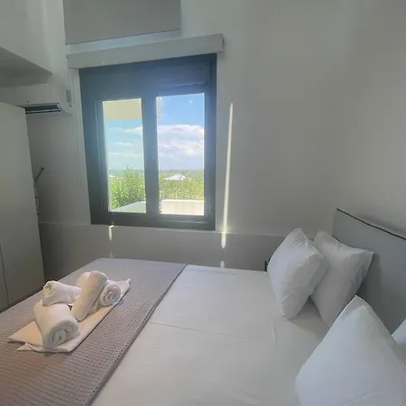 Hill Retreat Elani